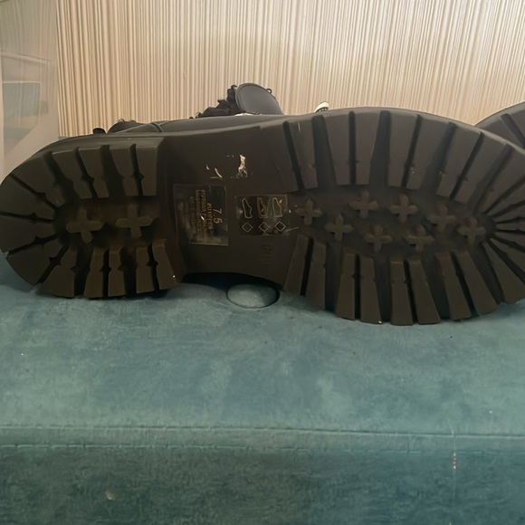 Women’s combat boots size 7 1/2 - Picture 7 of 8